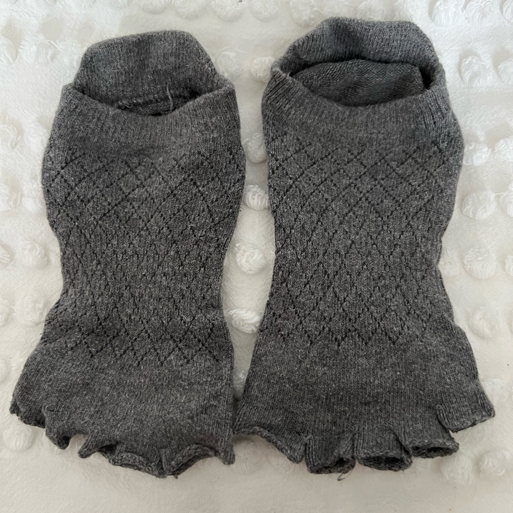 TOESOX pilates grip socks.